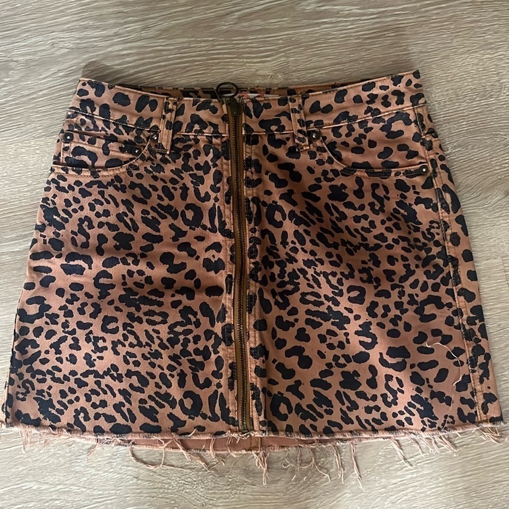 Free People We the Free leopard print denim mini skirt(S)